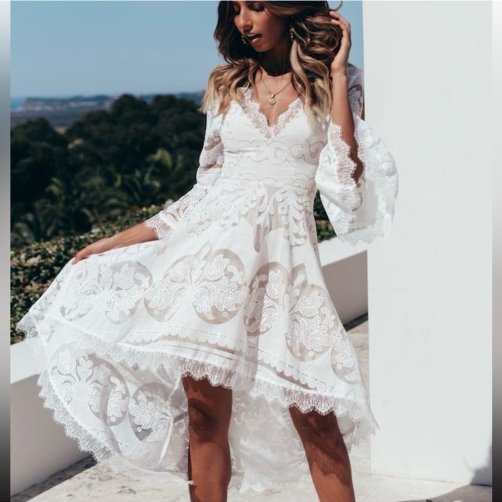 NWT Selfie Leslie high/low white chantilly lace dress w/ nude underlay